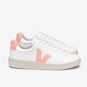 Veja Urca CWL White and Pink Sneakers Size 39 / US 8